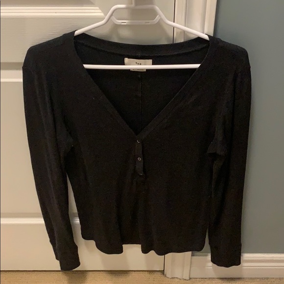 Aritzia Tops - Aritzia TNA shirt